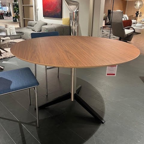 TE 06 Dining table