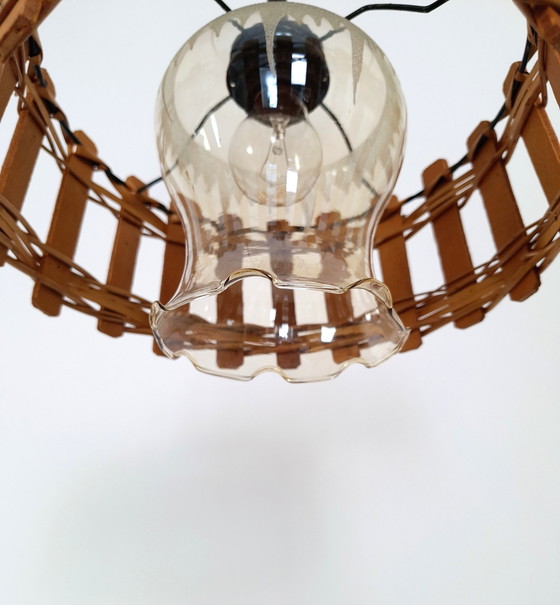 Image 1 of Vintage rieten hanglamp, houten rustieke hanglamp, retro keuken jaren 80, boerderij armatuur