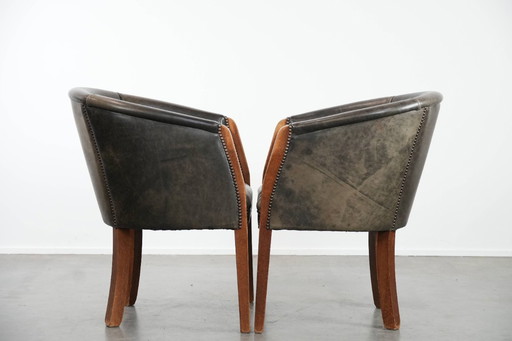 2 sedie a vasca in pelle di mucca e legno con una bella e robusta combinazione di colori