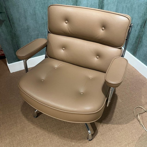 Poltrona Vitra ES 105 Lobby