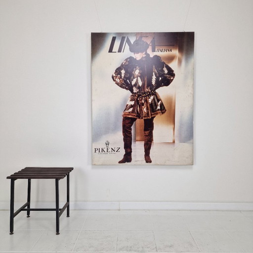 Raro cartel de exposición de moda italiana de 1982 en aluminio: Linea Italiana, Pikenz Alta Moda Milano