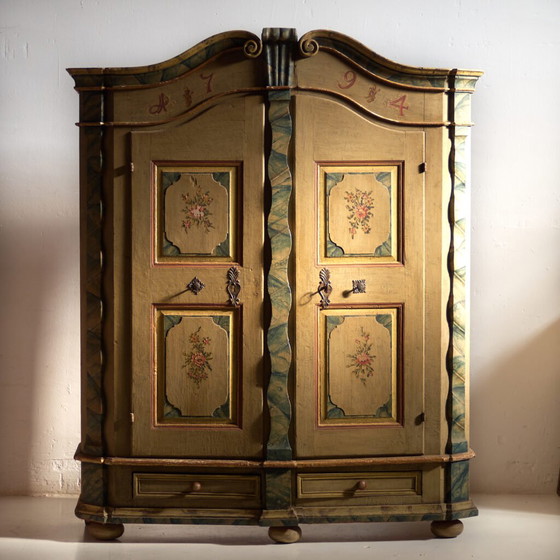 Antiker barocker bemalter Kleiderschrank aus Kiefer – Österreichisch-Ungarische Monarchie, Jahr 1794 (photo 4 of 40)