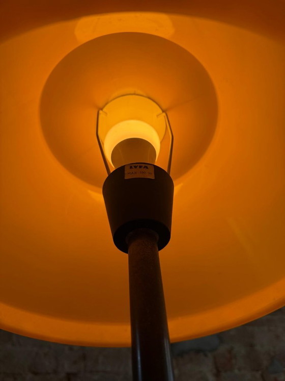 Lampadaire Vintage LYFA Denmark Orange Jaune Space Age – ca. 1960/70 – Metal, Plastic (photo 6 of 9)