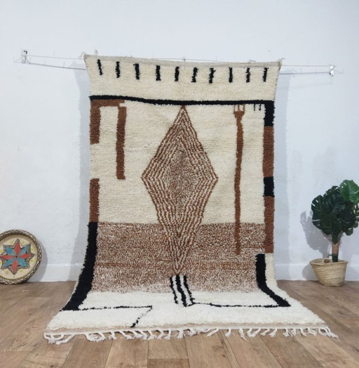 Moderner marokkanischer Berberteppich | 265 × 143 cm