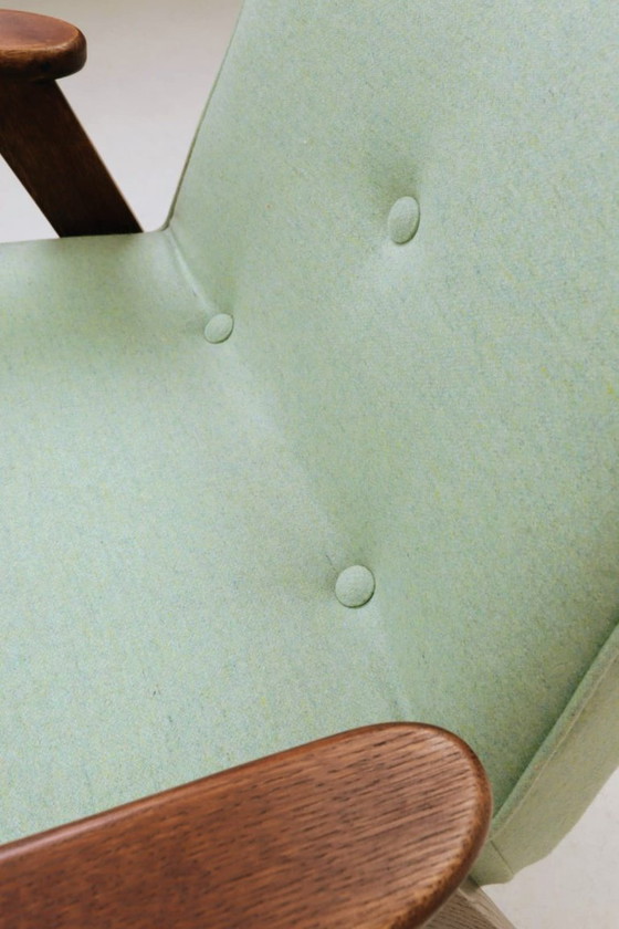 Image 1 of Scandinavische fauteuil met pistachekleurige pastel wollen stof en eikenhout