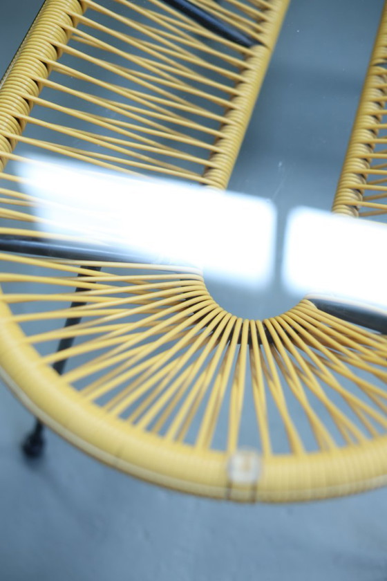 Image 1 of Mesa de centro amarilla