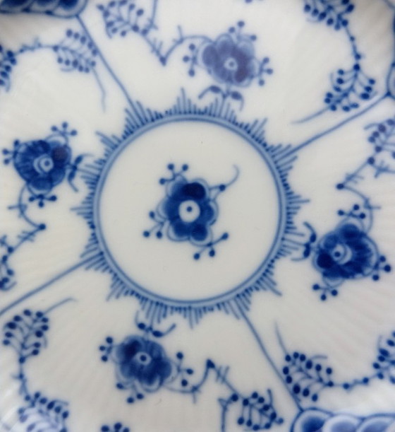 Image 1 of Plato pequeño de encaje doble acanalado azul Royal Copenhagen 1144