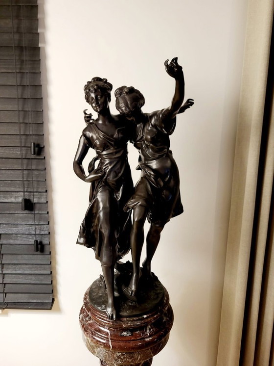 Image 1 of Schöne Bronzestatue von Auguste Moreau auf einem Marmorsockel