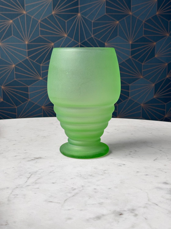 Image 1 of Vaso Art Déco in cristallo all'uranio con base a gradini – Design geometrico satinato – Anni '30