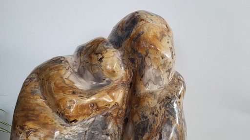Einzigartige Skulptur aus versteinertem Holz. Mutter und Kind. – beeldhouwkunst, Stone (photo 2 of 7)