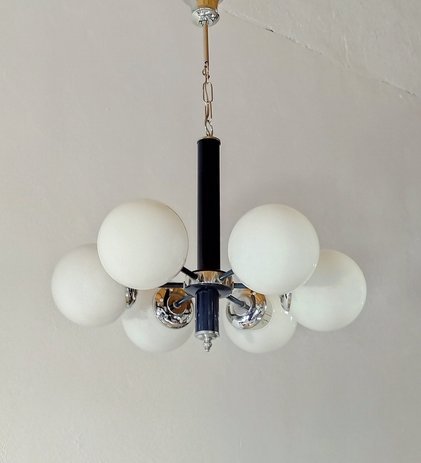 Lustre avec globes en opaline