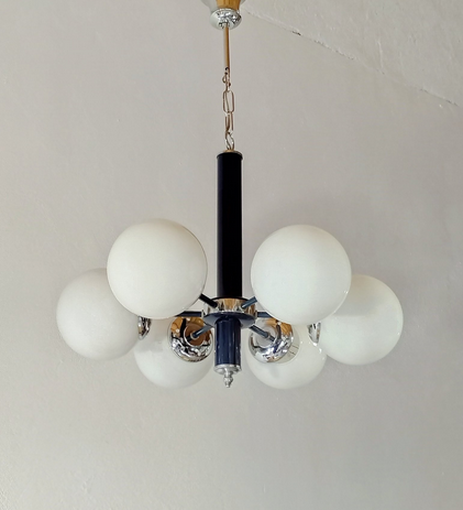 Lustre avec globes en opaline