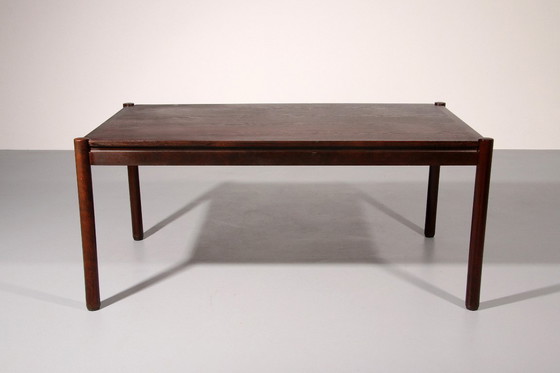 Image 1 of Essgruppe, inspiriert von Vico Magistretti, bestehend aus sechs elegant neu geflochtenen Stühlen und einem Tisch.