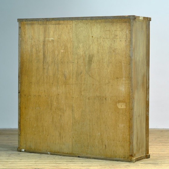 Japanese display cabinet, circa 1950 – Glass, Metal (photo 16 of 16)