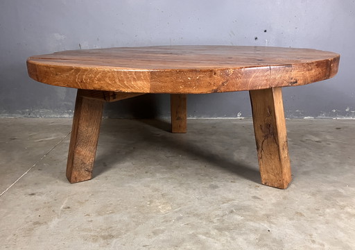 Brutalist eiken salontafel rond driepoot vintage 
