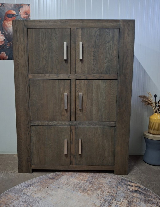 Image 1 of Robuster Aufbewahrungsschrank aus massiver Eiche, neu