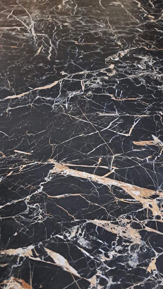 Image 1 of Mesa de comedor de cerámica con diseño único