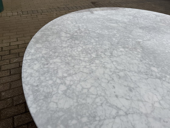 Image 1 of Original round Knoll Tulip dining table 137cm in Carrara marble, Eero Saarinen