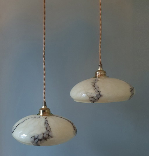Ensemble de 2 lampes suspendues vintage en opaline marbrée