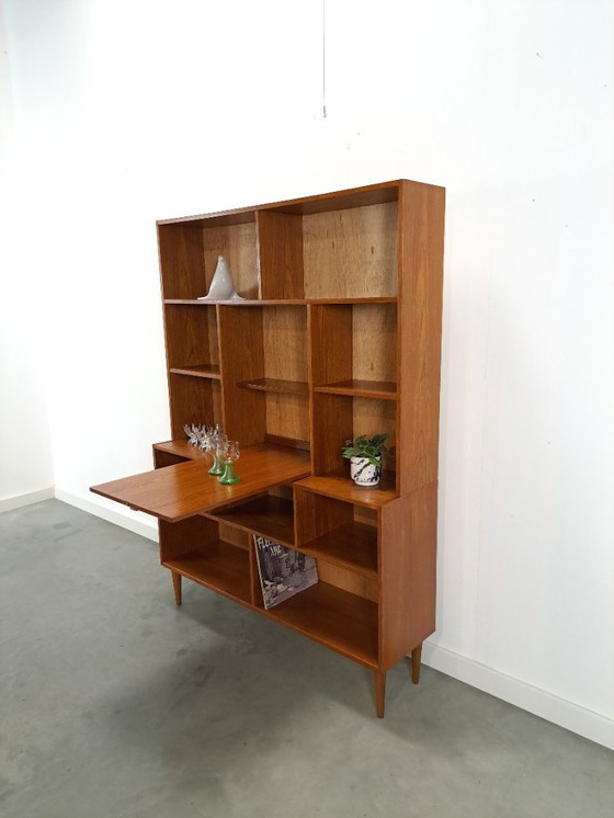 Image 1 of Vitrine danoise en teck haut de gamme avec bar