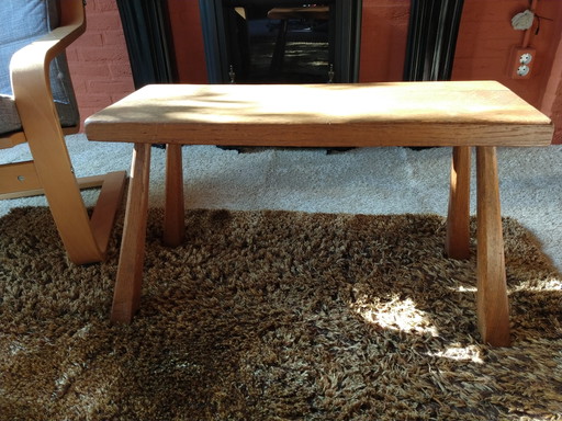 Set van drie eikenhouten bijzettafels 
