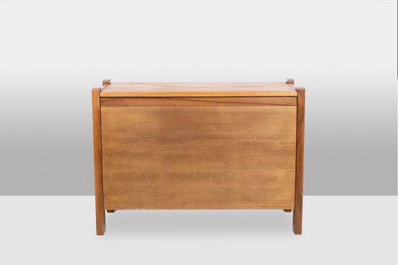 Image 1 of Maison Regain. Cassettiera in olmo. Circa 1970.