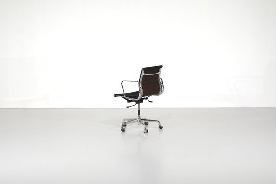 Image 1 of "EA 117" office chair by Charles Ray Eames for ICF USA 1969.