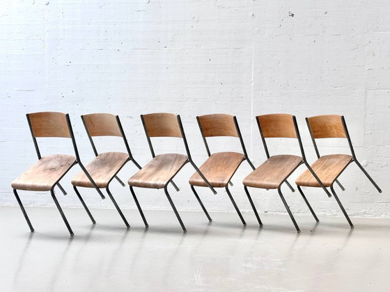 Image 1 of Set van 6 stapelbare Embru stalen buisstoelen in industrieel design, jaren 60.