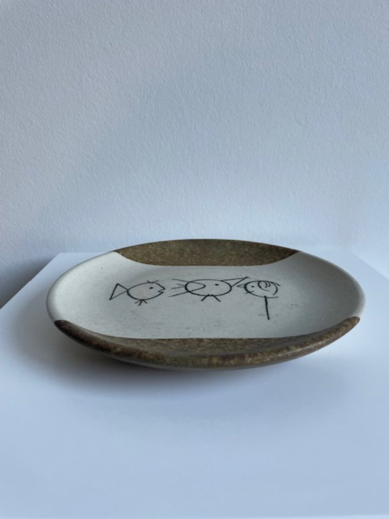 Image 1 of Kunstzinnig keramieken sierbord met speelse tekening