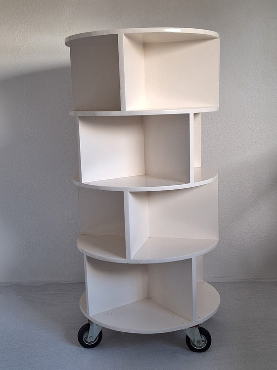 Mobile rotondo ispirato al design di Roderick Vos – Librerie, Wood (photo 3 of 5)
