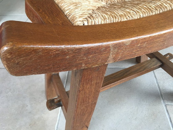 Image 1 of Fußhocker oder Hocker aus massiver Eiche mit geschwungener Sitzfläche aus Binsen