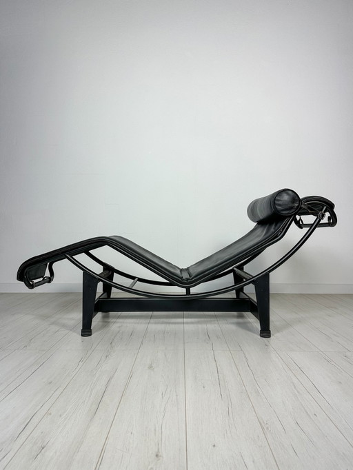 Chaise longue LC4 vintage de Le Corbusier Perriand Jeanneret para Cassina All Black