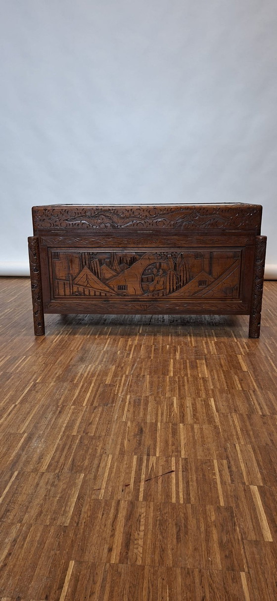 Image 1 of Indonesische of Chinese kamferhouten kist