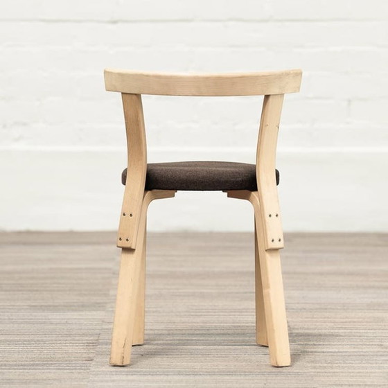 Image 1 of Silla de comedor apilable Artek 68