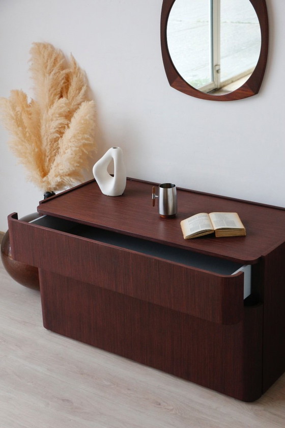 Image 1 of Vintage Italiaanse ladekast van wengéhout – ontwerp uit de jaren 70/80