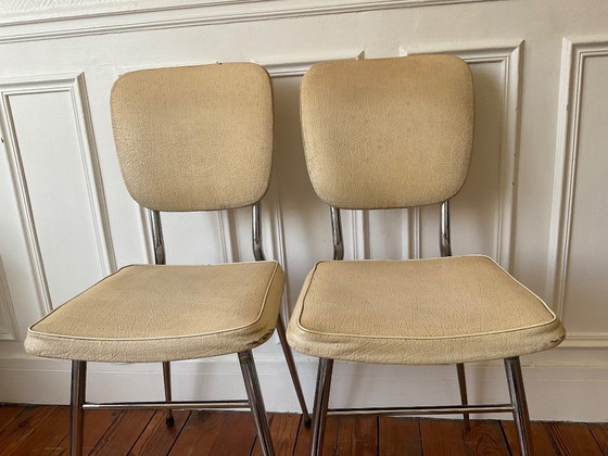 Image 1 of Een paar vintage stoelen uit de jaren 50 - gestempeld - verchroomd staal en gepatineerd kunstleer.