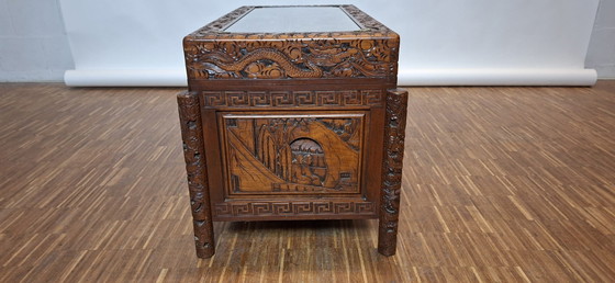Image 1 of Indonesische of Chinese kamferhouten kist
