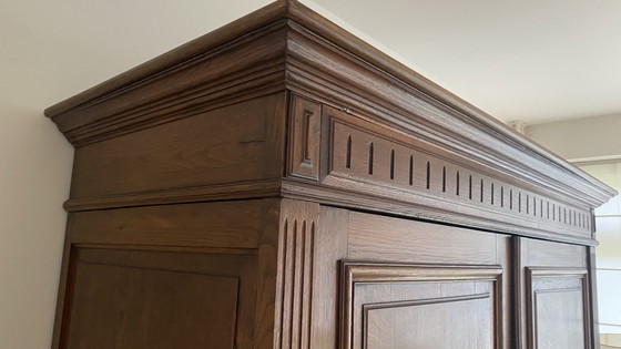 Image 1 of Magnifique armoire antique élégante avec beaucoup d'espace de rangement et 3 tiroirs