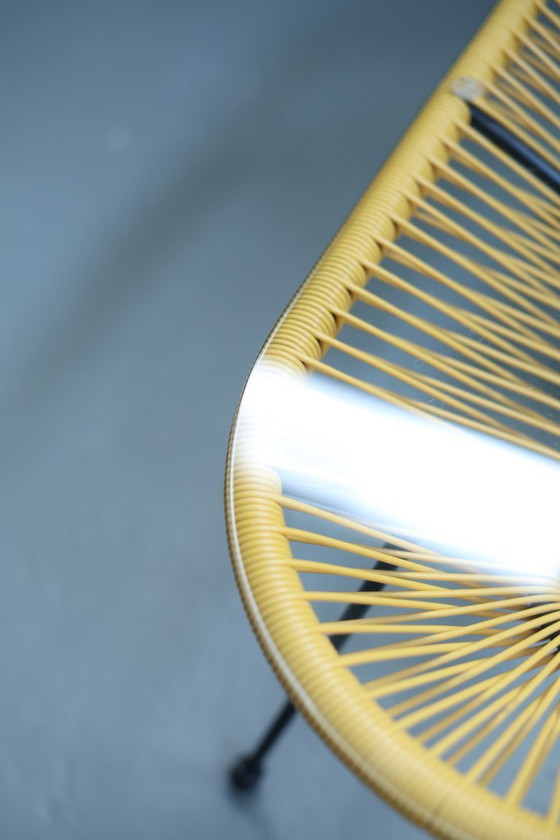 Image 1 of Mesa de centro amarilla