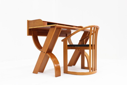 Italienischer Holzschreibtisch und Stuhl 1970er Jahre