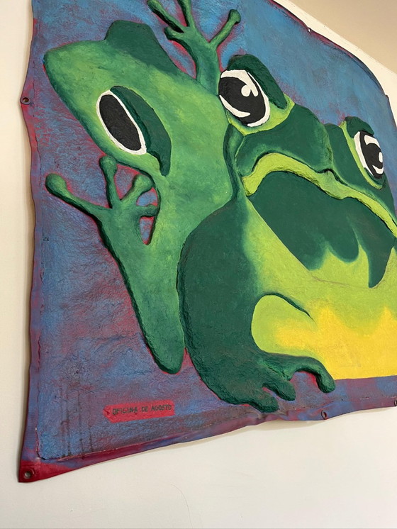 Image 1 of Grande œuvre d'art textile sculpturale « Deux grenouilles » – Oficina de Agosto, Brésil