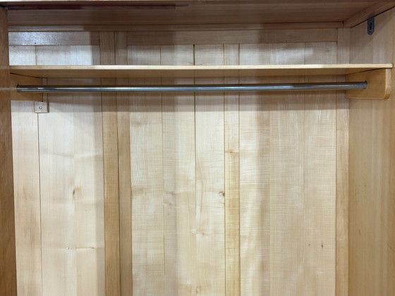 Image 1 of Armoire style années 50 / Meuble en bois / Placard à linge / Armoire de chambre vintage