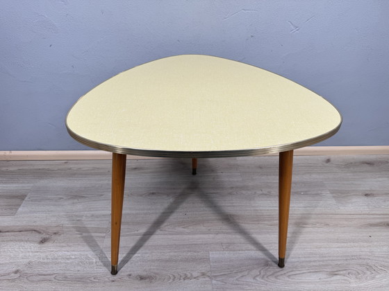 Image 1 of Tavolino vintage – piano in formica – treppiede – stile anni '50