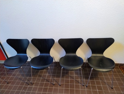 4x Fritz Hansen Serie 7/3107 Zwart