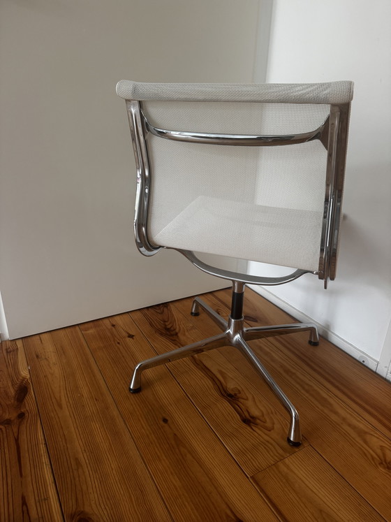Image 1 of Authentic Vitra Mesh Chair – White / Chrome