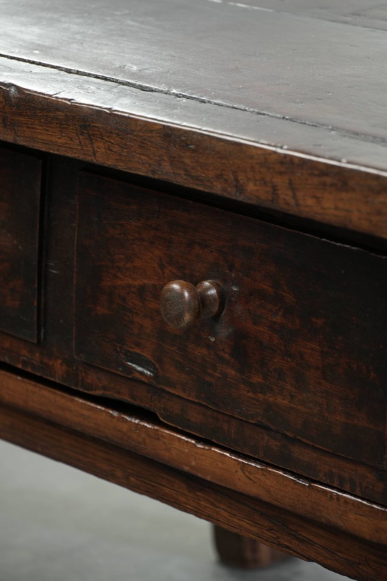 Image 1 of Magnifique table basse ancienne du XVIIIe siècle en châtaignier d'Europe du Sud, avec deux tiroirs et une serrure fonctionnelle 