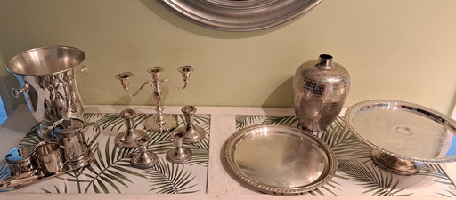 Elegantes Konvolut versilberter Deko- und Tischaccessoires | Nachlass | Kerzenhalter, Etagere, Vase, Tablett u. v. m.