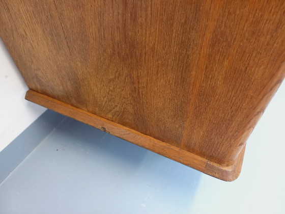 Image 1 of Vintage eikenhouten kledingkast uit de jaren 60
