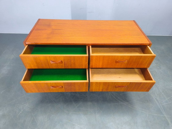 Image 1 of Buffet danois en teck, style années 60