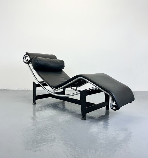 LC4 Chaise Longue Le Corbusier Charlotte Perriand Alivar